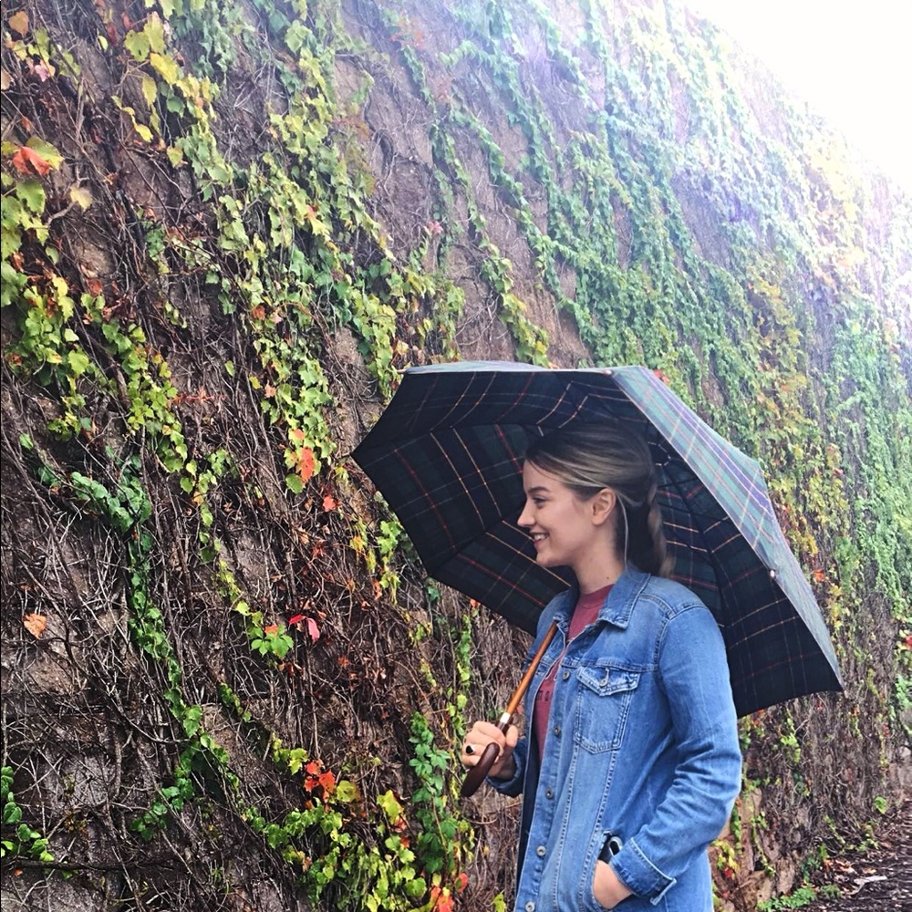 Meet your Posher, Cynthia